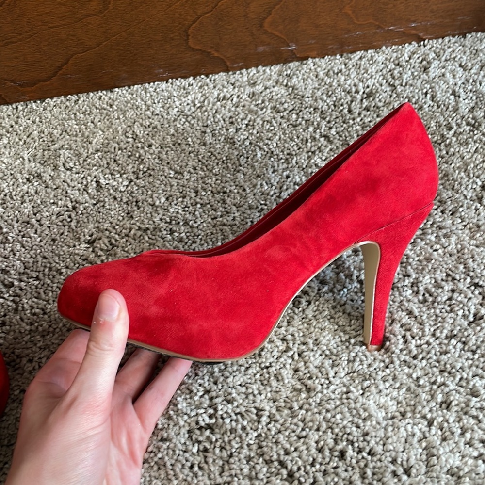 Red heels - Picture 2 of 3